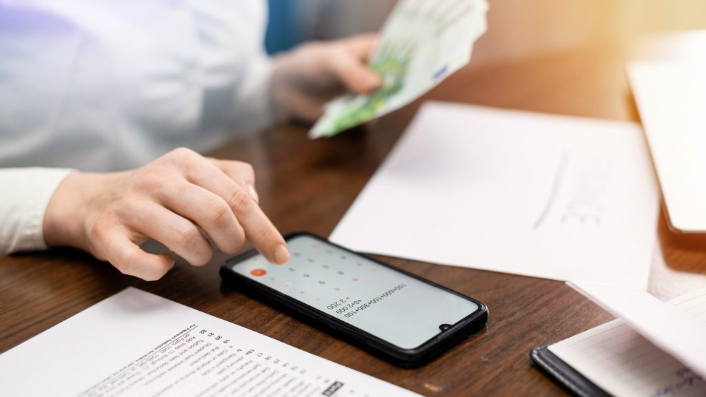 What are variable recurring payments, a lady calculating their monthly payments to send for their expenses